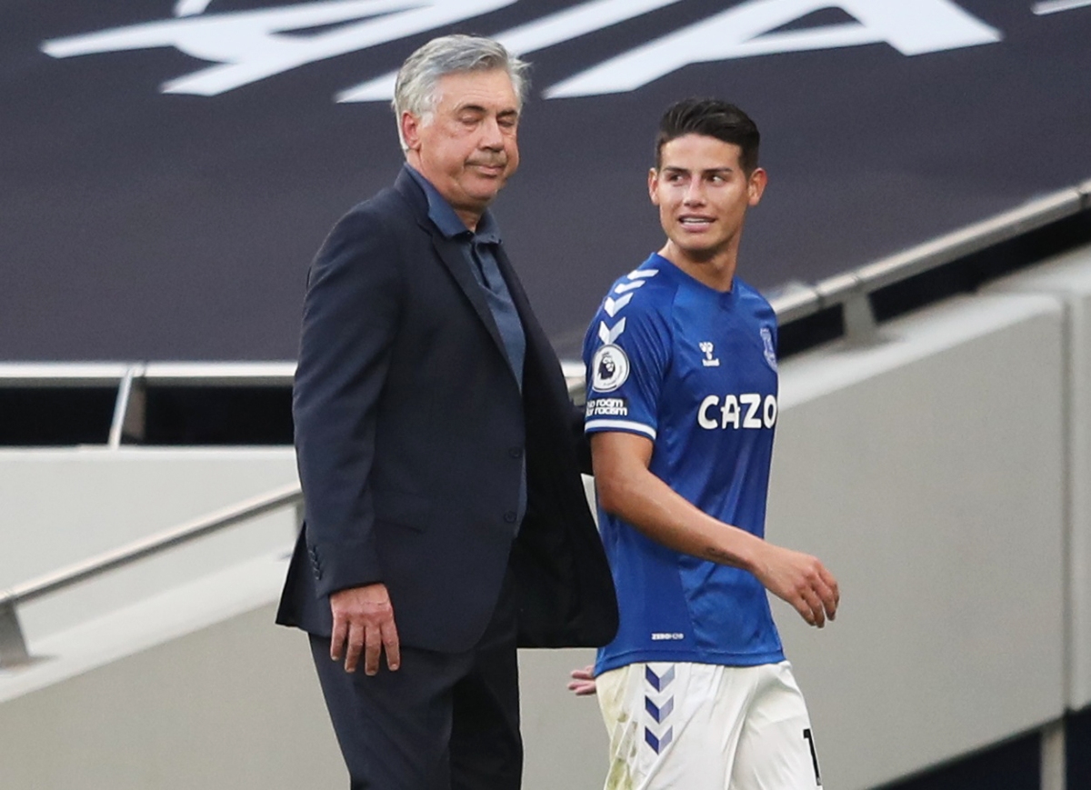 Carlo Ancelotti y James Rodríguez tras el triunfo del Everton (Reuters)