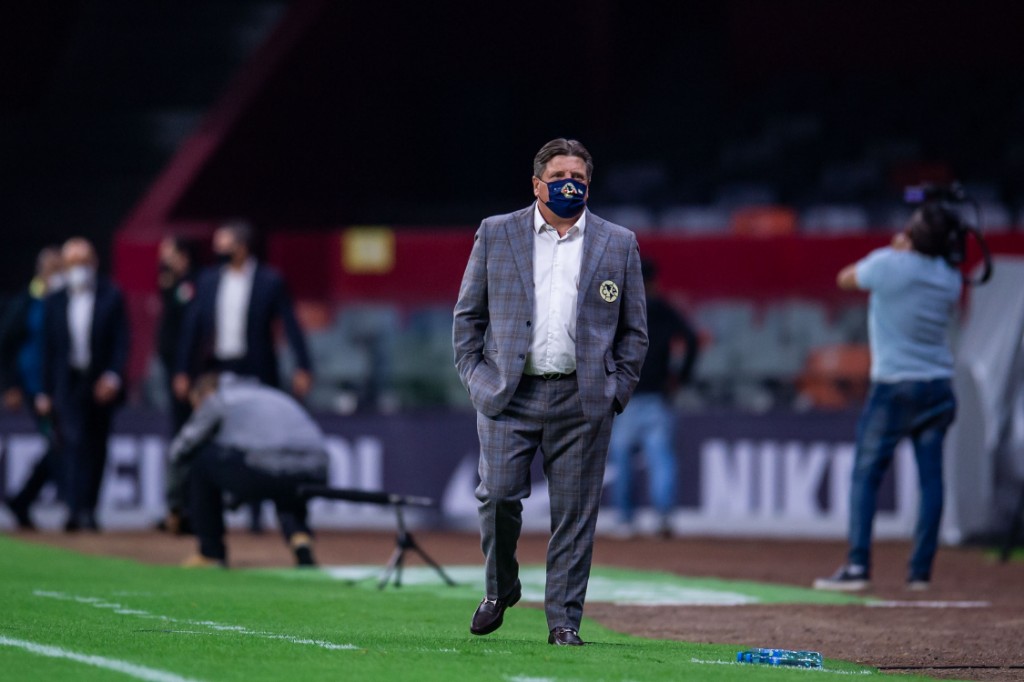 Miguel Herrera en el partido entre América y Toluca (Mexsport)