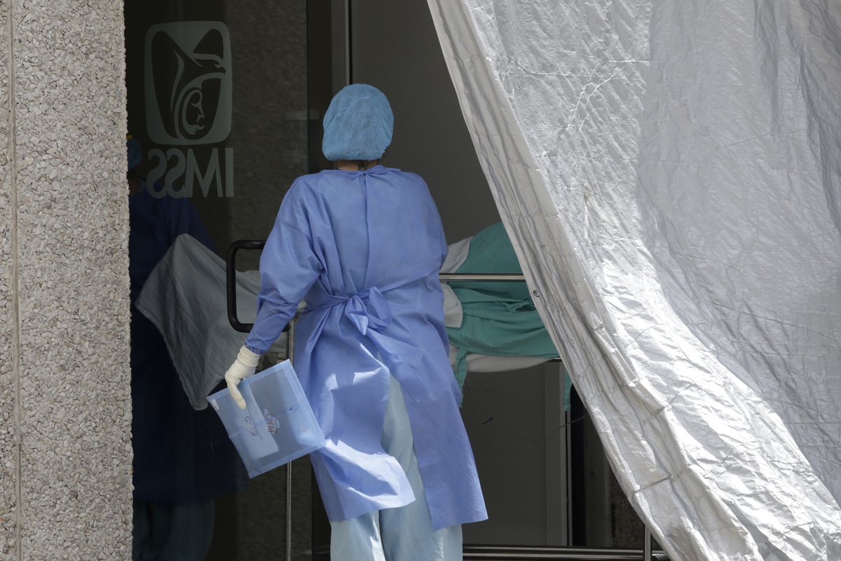 Traslado de paciente al Hospital IMSS La Margarita. (Agencia Enfoque)
