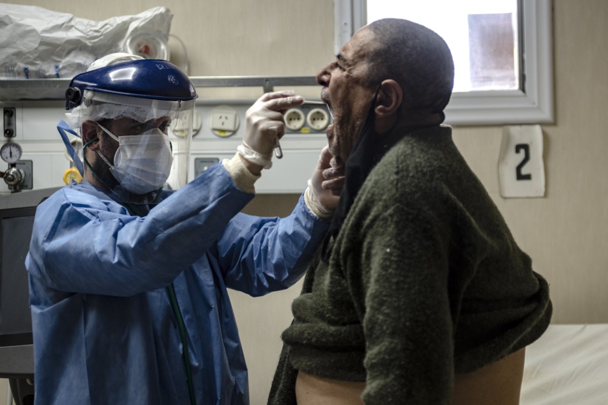Las autoridades recalcaron en la importancia de seguir con las medidas contra el coronavirus. | AFP
