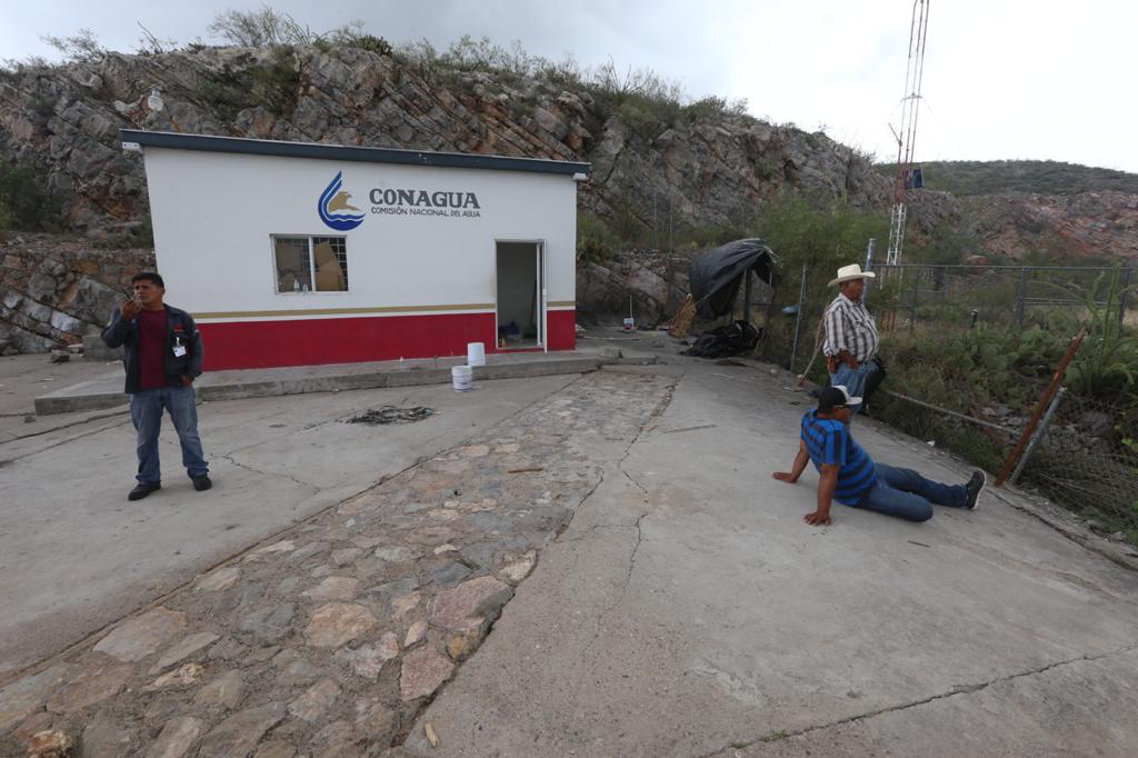 Los campesinos en la presa La Boquilla están expectantes ante la llegada de elementos de la Guardia Nacional. (Jorge Carballo)