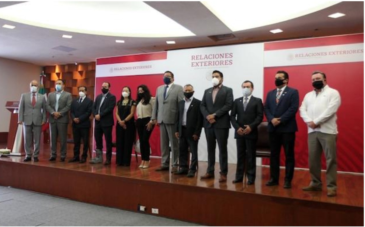 En la ceremonia participaron representantes del DIF, Aeroméxico y la Coordinación Nacional de Oficinas Estatales de Atención a Migrantes. (Especial)