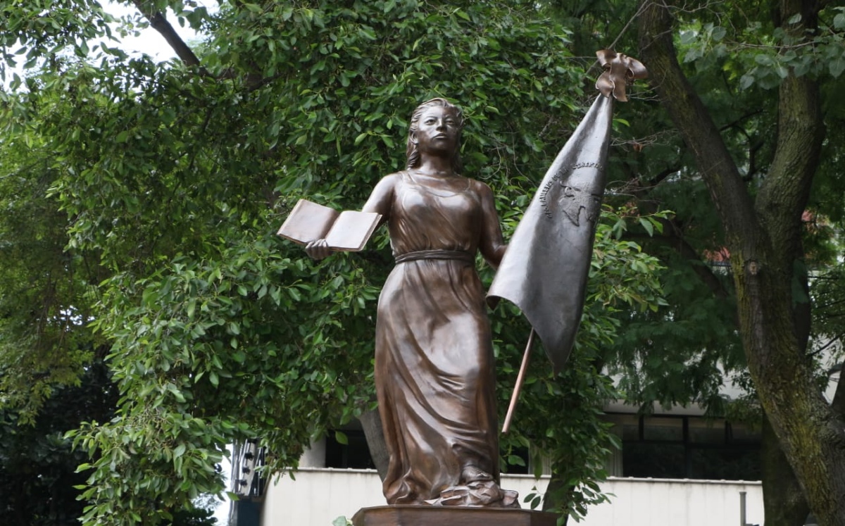 Sheinbaum inaugura estatuas en CdMx. (Alma Paola Wong)