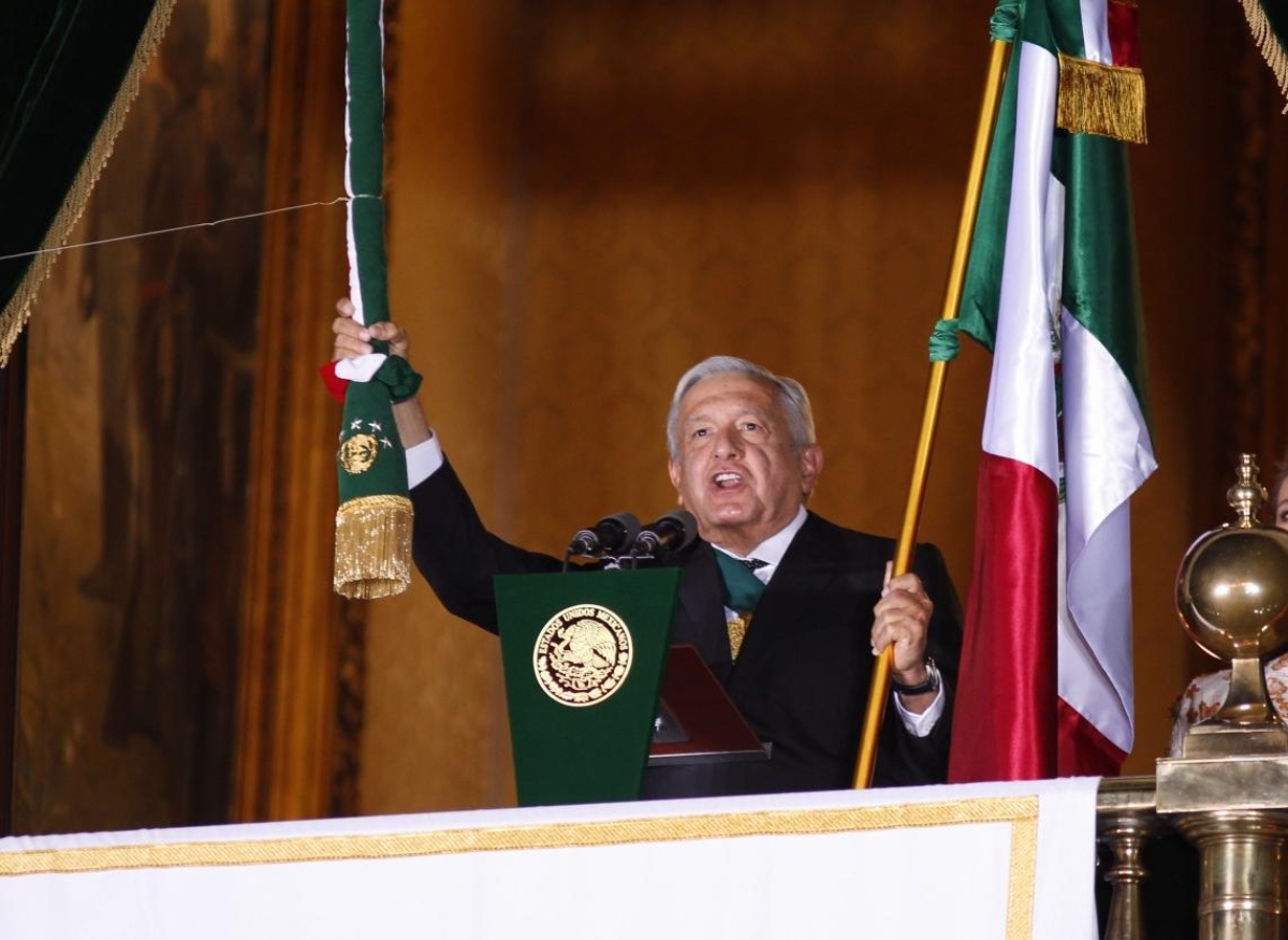 A las 23 horas, el Presidente dio el Grito de Independencia desde el balcón en Palacio Nacional. | Araceli López