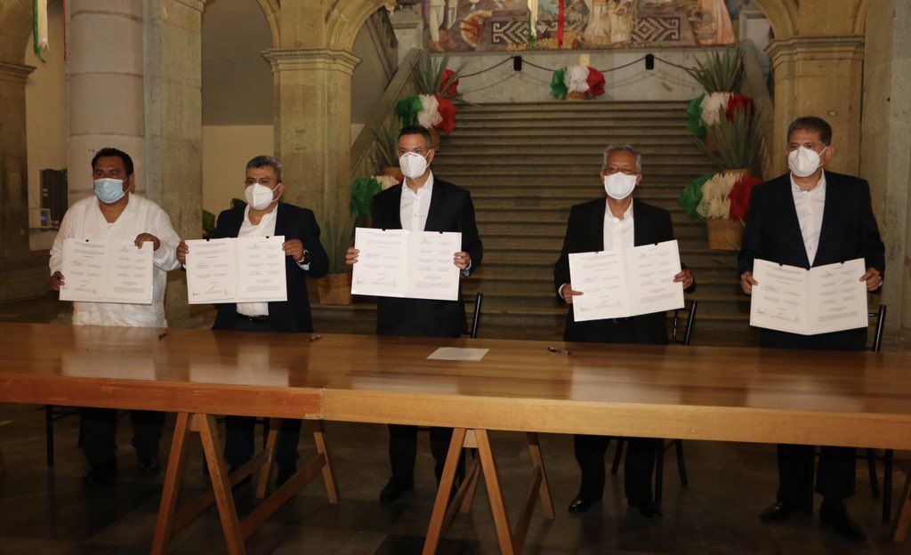 Firman acuerdo de aumento salarial a trabajadores en Oaxaca | TwitterS/@TPEIDCEO18_21