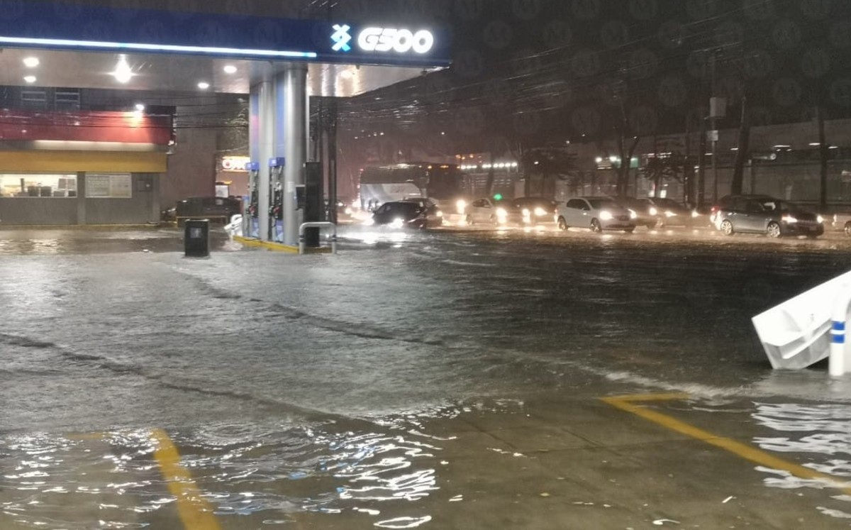 En la CdMx se registran varios encharcamientos por la lluvia de hoy. (Jorge Becerril)
