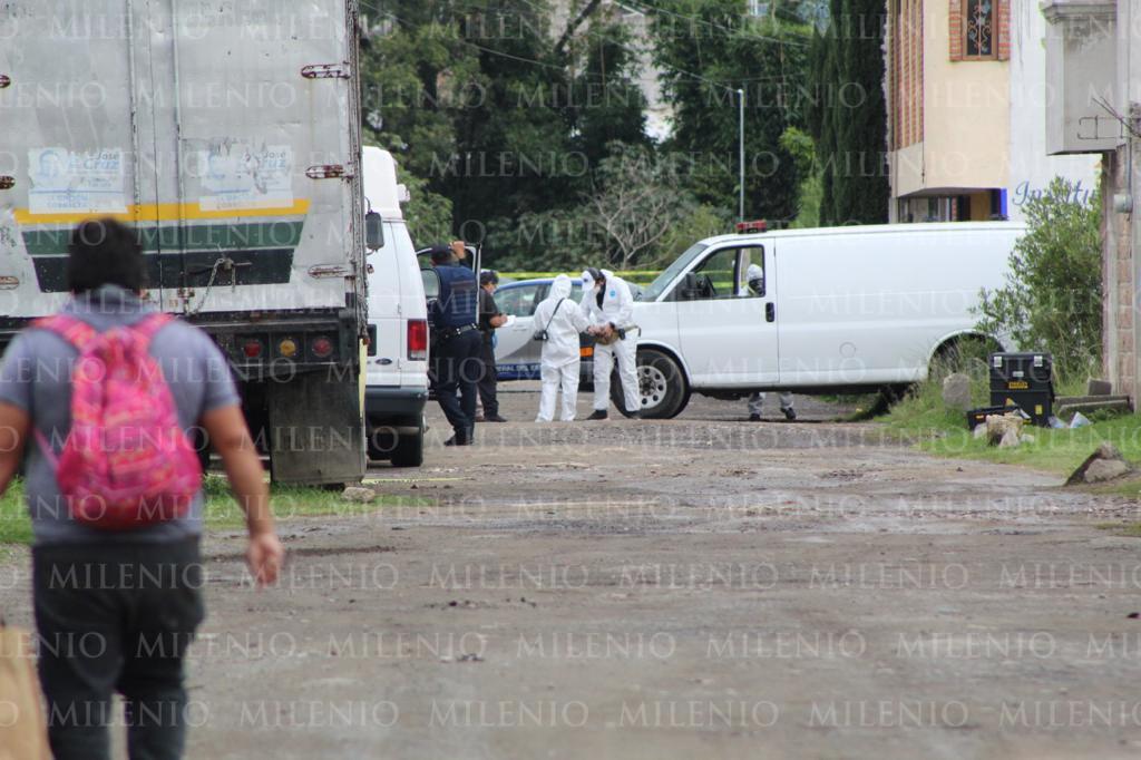 Elementos de la Policía Municipal acordonaron ampliamente la zona hasta la llegada de los peritos. (Andrés Sánchez)