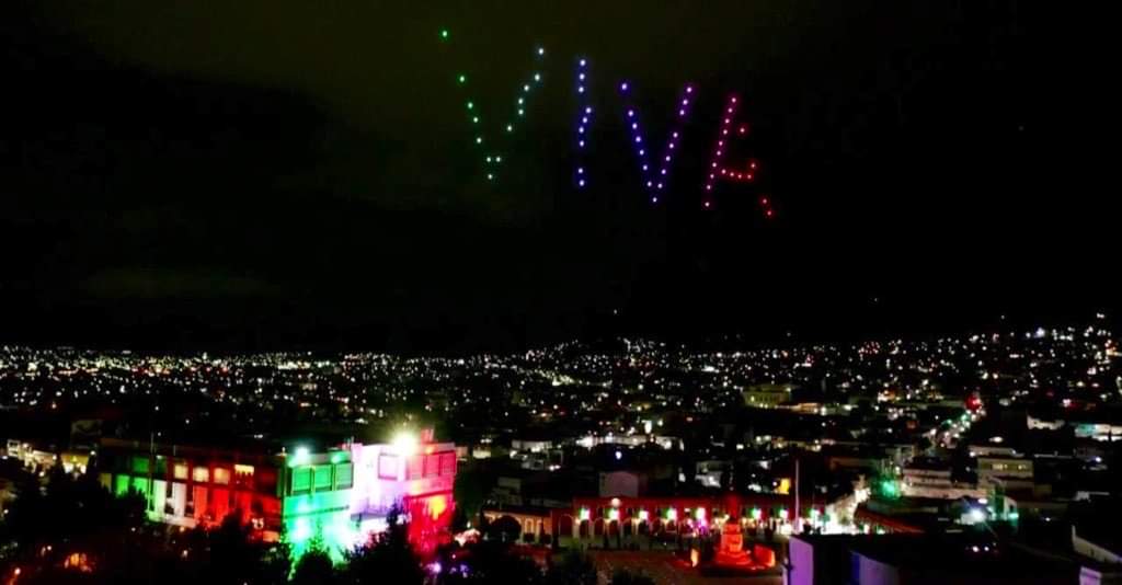 Espectáculo de drones durante el festejo de la Independencia. (Alejandro Reyes)
