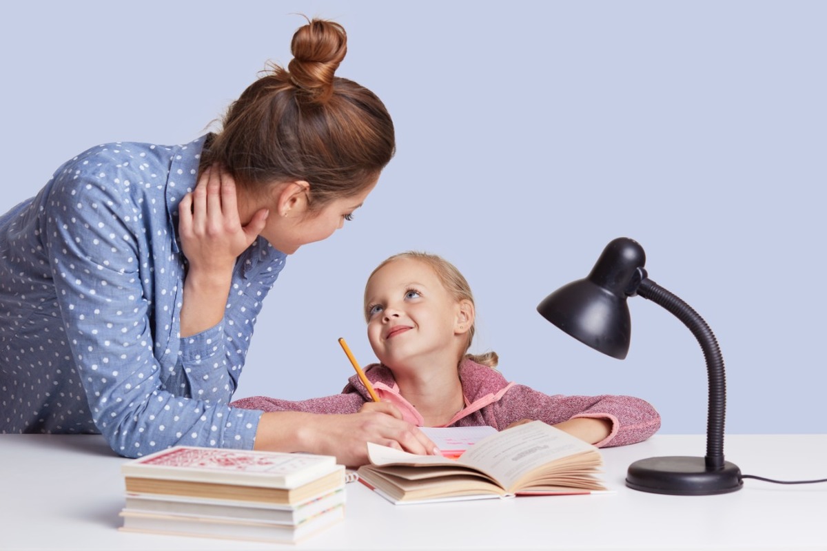 La función de los padres y madres de familia es vital importante para lograr estructurar un espacio de trabajo. (Cortesía)