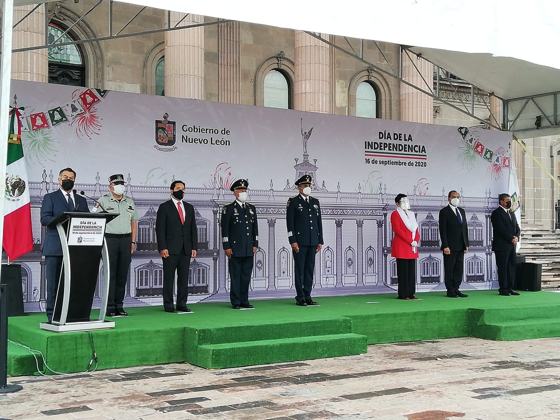 El gobernador Jaime Rodríguez conmemoró el 210 aniversario de la Independencia de México sin desfile y solo con Honores a la Bandera.