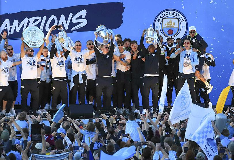 Jugadores del Manchester City en festejo del campeonato de la FA Cup 2019 (Reuters)