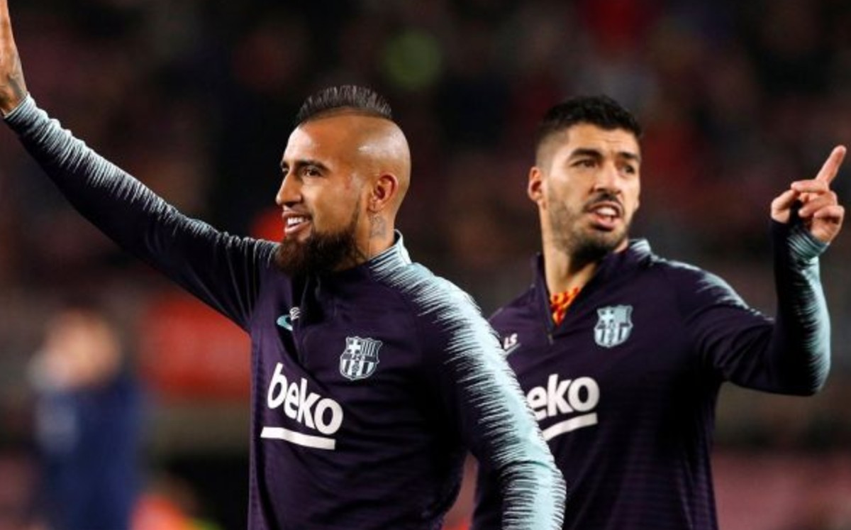 Luis Suárez y Arturo Vidal (Reuters)