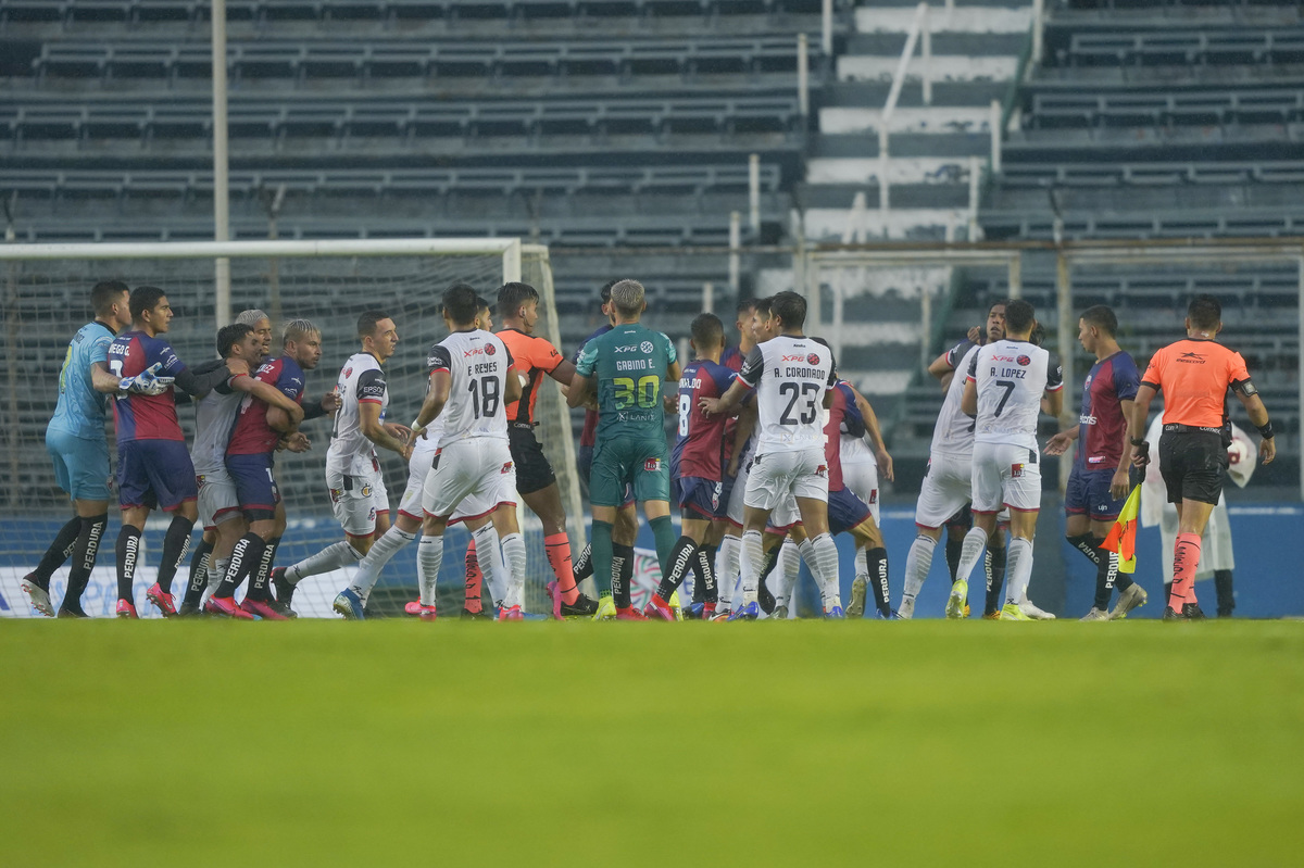 Pelea en el Atlante vs Cimarrones (Imago7)