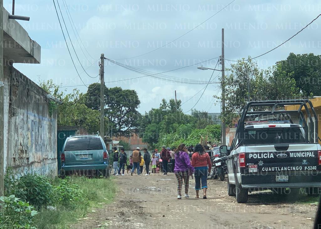 La zona es resguardada por uniformados mientras los peritos de la FGE realizan las diligencias. (Andrés Sánchez)