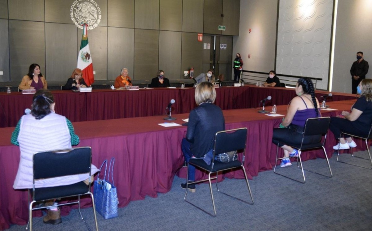 Colectivos de mujeres se reúnen con Sánchez Cordero en Segob