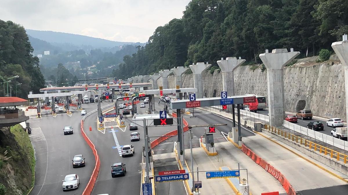 Levantaron las plumas para dejar pasar a los automovilistas en protesta. (Mario C. Rodríguez)