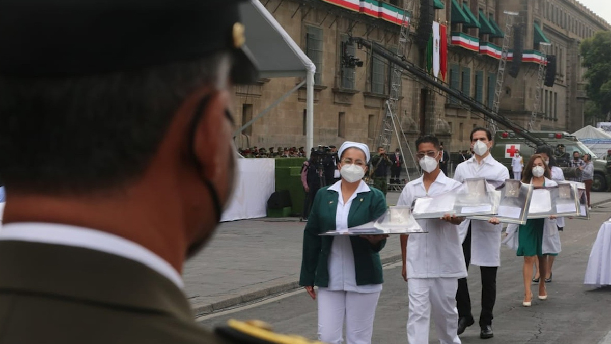 "Detrás de la medalla Miguel Hidalgo hay un trabajo arduo y difícil", dice médico ganador
