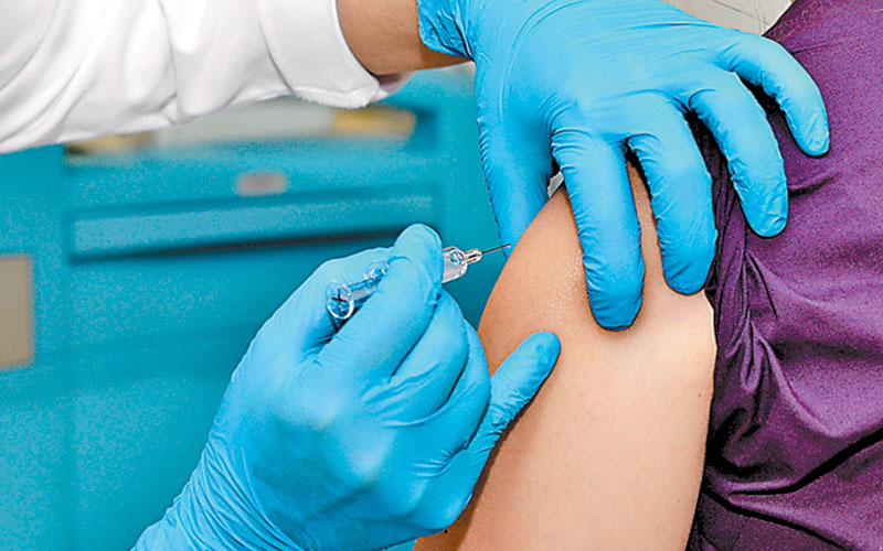 Pruebas médicas para controlar el virus. (EFE)