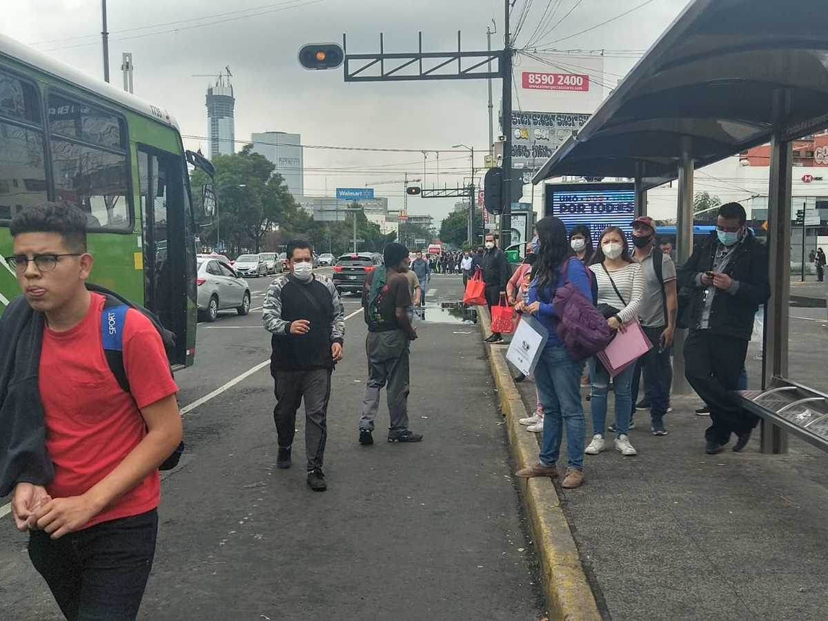 Unidades del RTP apoyarán en el traslado de los usuarios, ante la suspensión del servicio del Metro en cuatro estaciones de la L3. (César Velázquez)