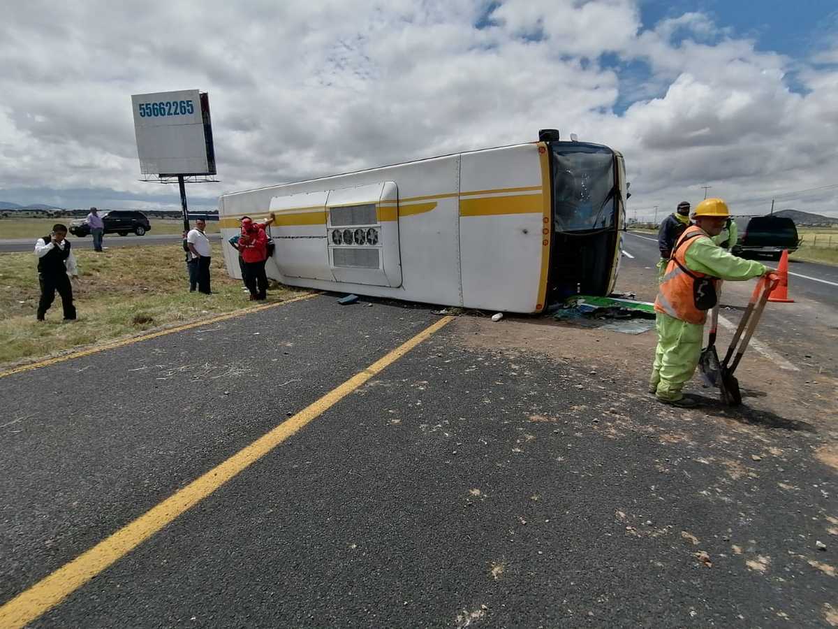 Autobús ODT en un incidente sobre la carretera México-Pachuca. (Cortesía)