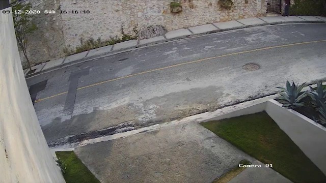 Captan en video robo a residencia en San Pedro, NL