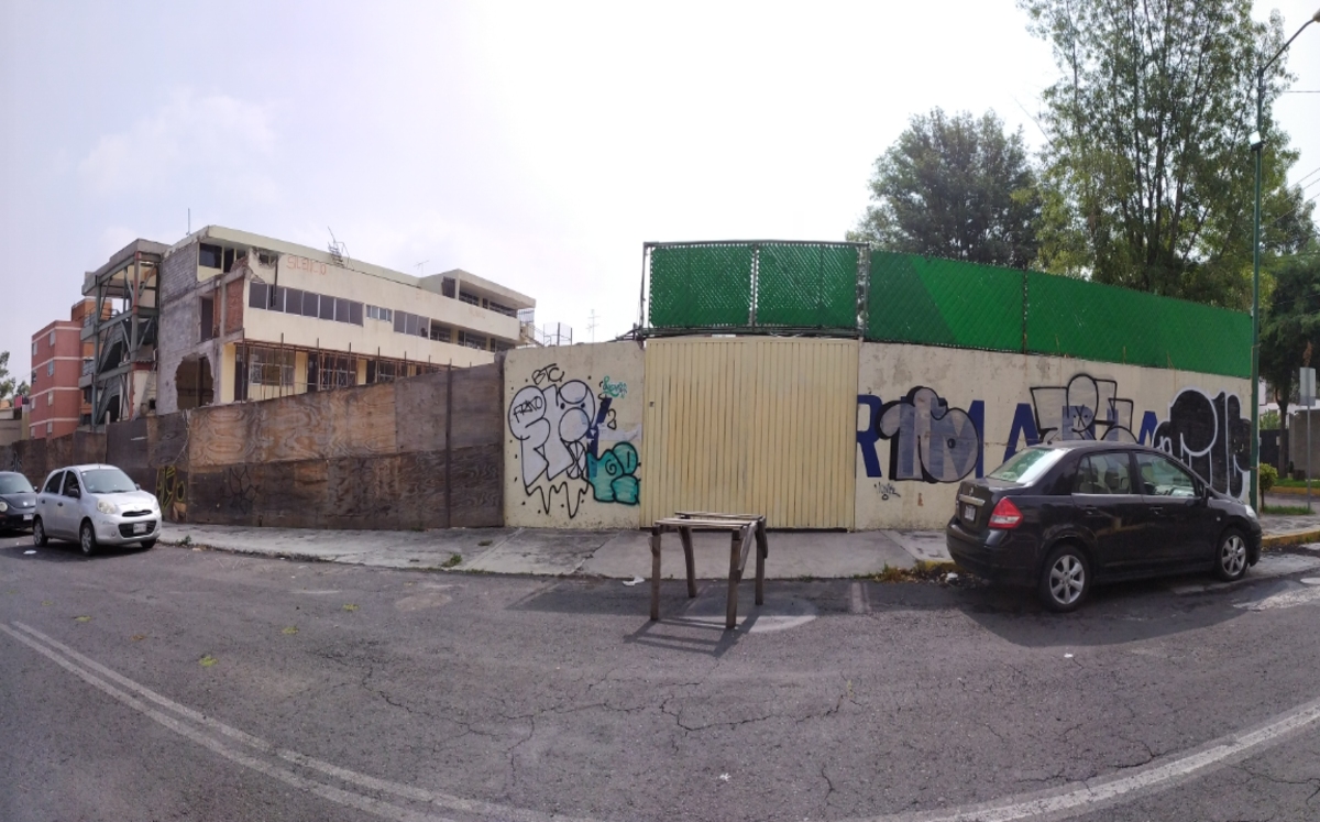 El colegio está ubicado en el cruce de Calzada de las Brujas y calle Rancho Tamboreo.