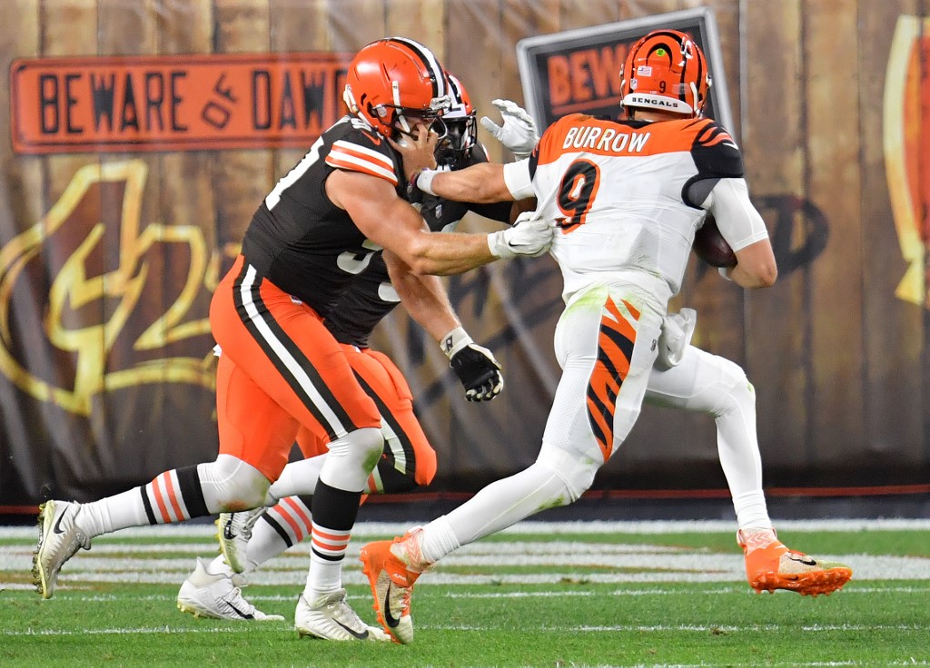 Joe Burrow en duelo ante Cleveland (AFP)