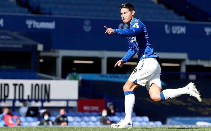 James Rodríguez celebra su primer gol con Everton (AP)