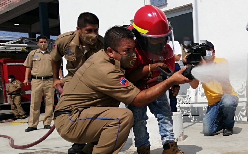 Niño cumple sueño de ser bombero. Juan Cruz