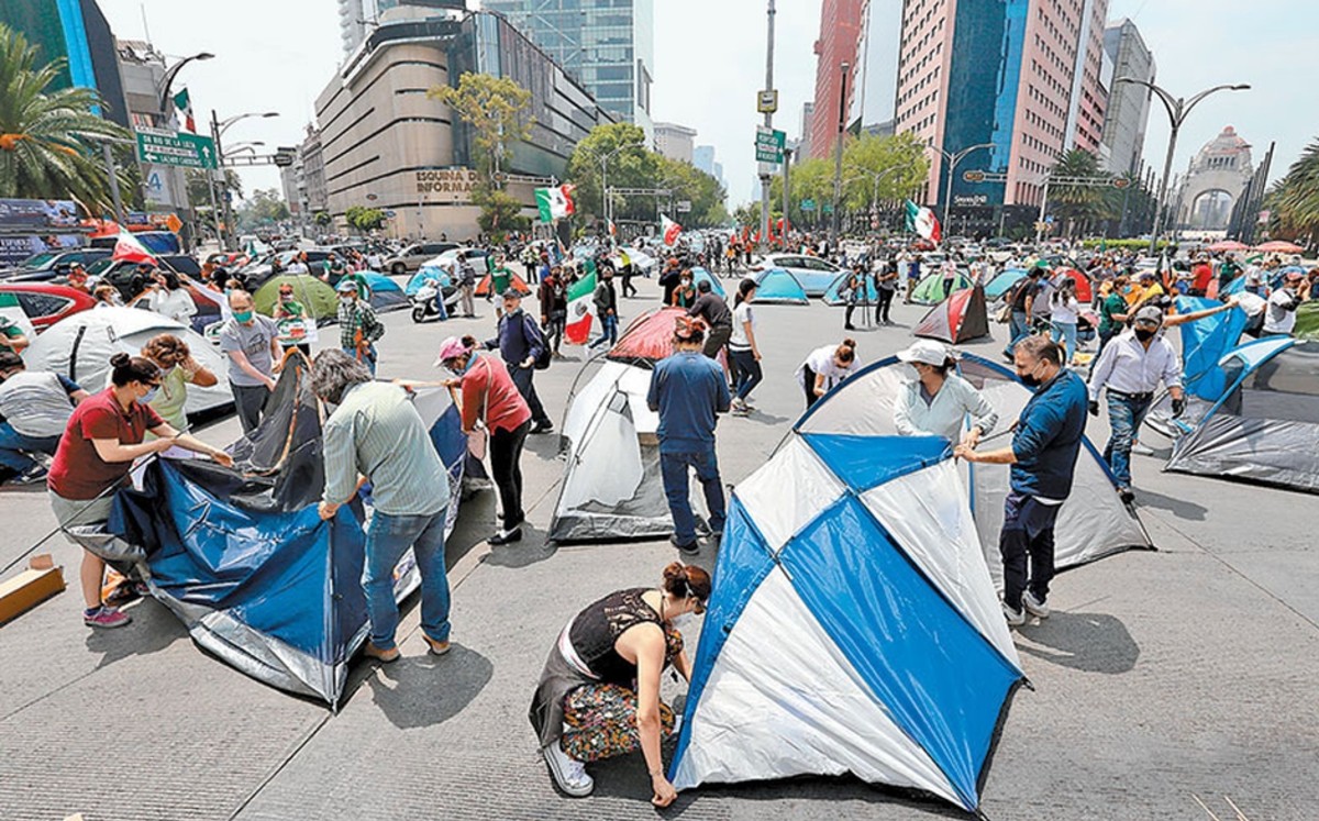 Ojalá el plantón siga por tiempo suficiente, dice López Obrador