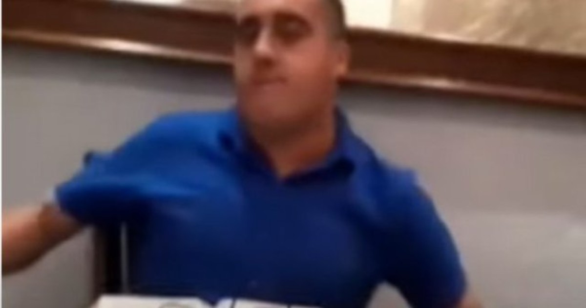 El pastor evangélico agredió a la mujer. | Captura video