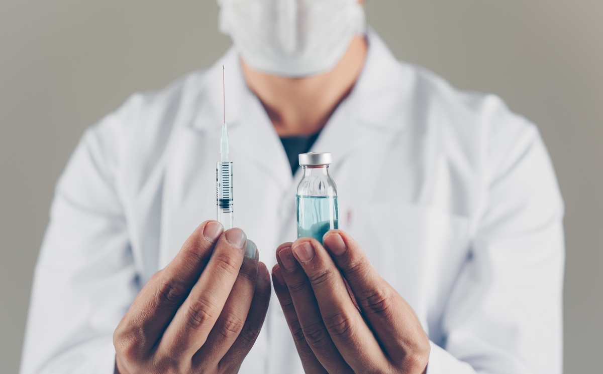 A través de Covax, México posee una lista de estudios sobre posibles vacunas para combatir la pandemia. (Freepik)