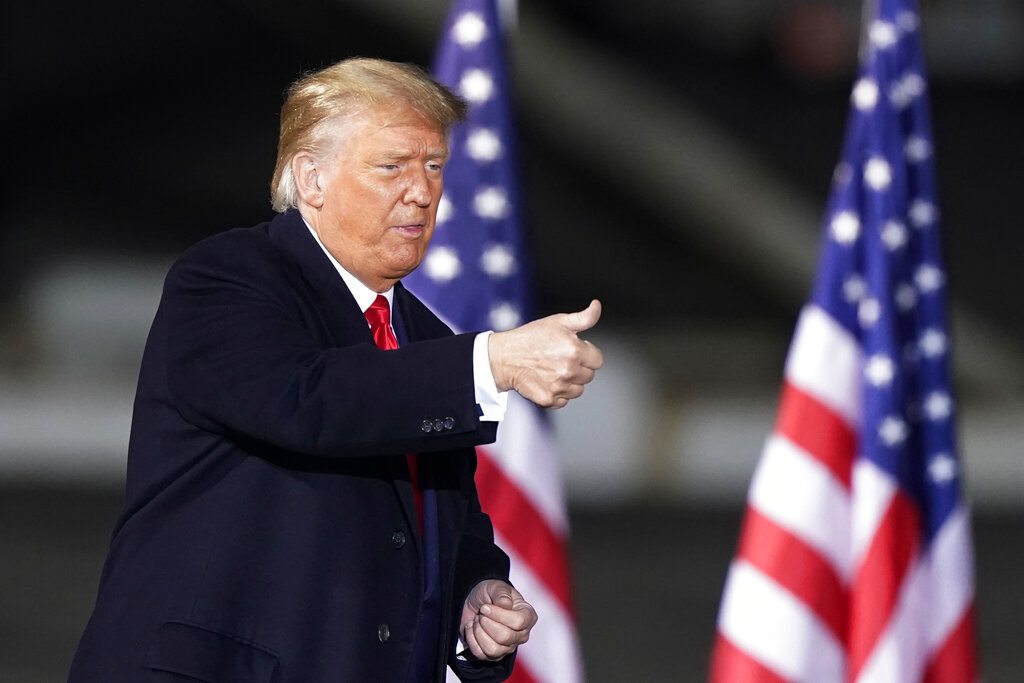 Donald Trump busca convencer al electorado cubano radicado en Florida con su postura anticomunista. (AP)