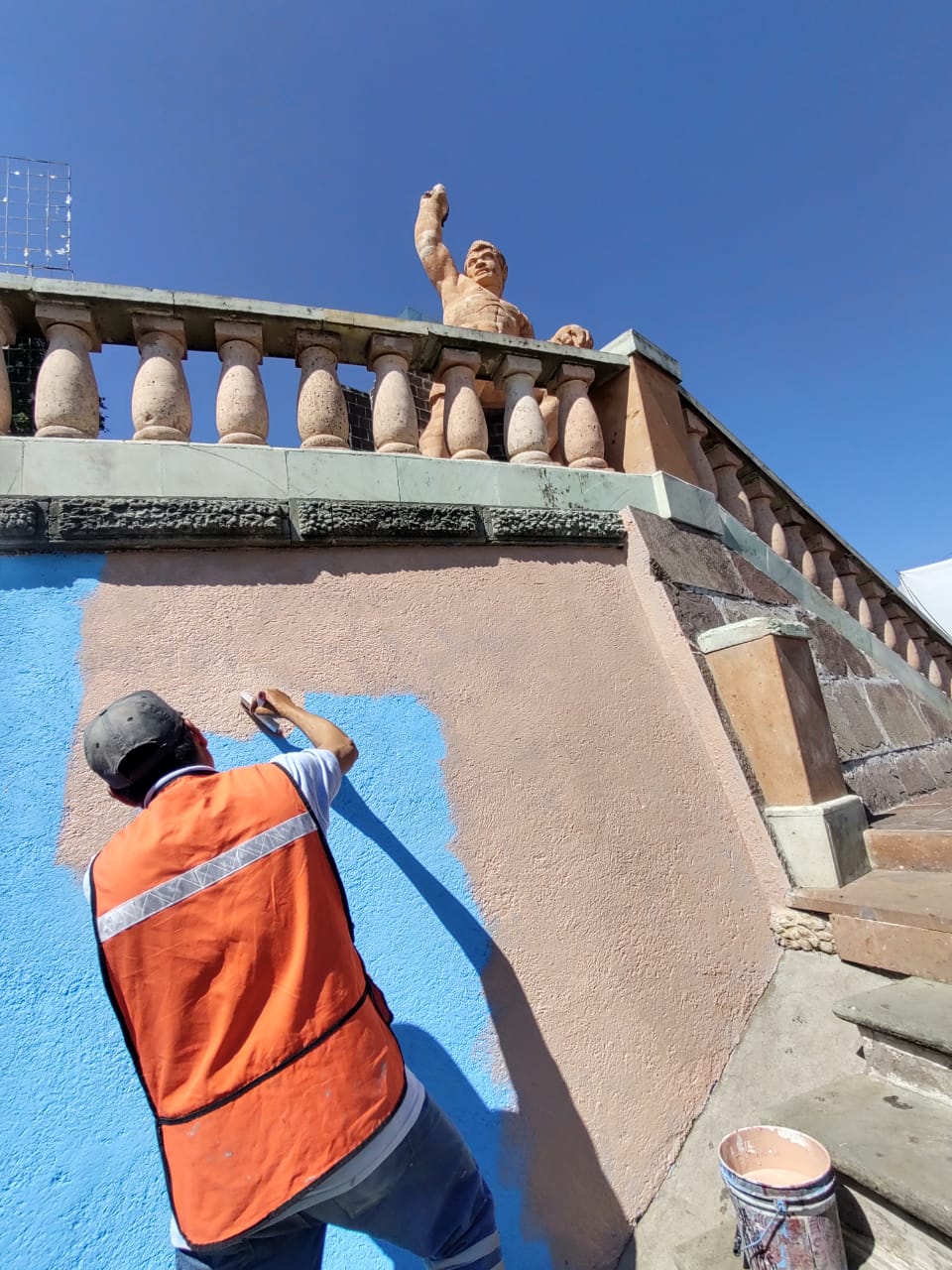 Se indignan guanajuatenses tras pinta azul del mirador del Pípila
