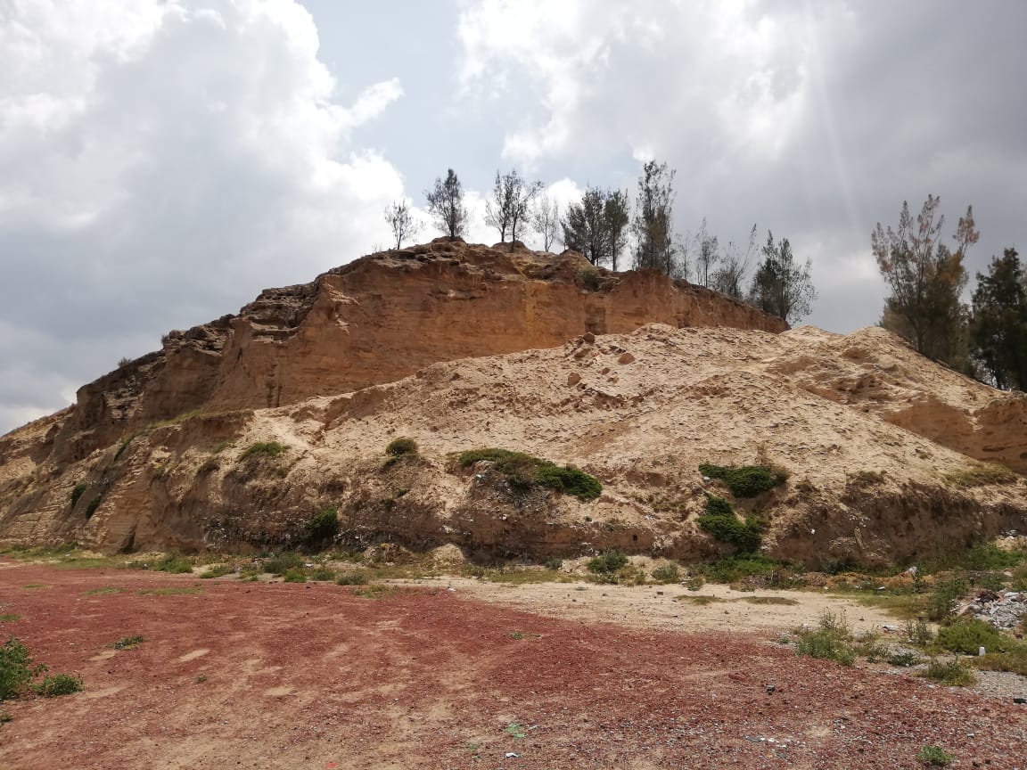 Jales ubicados frente a CEUNI en Mineral de la Reforma. (Elizabeth Hernández)