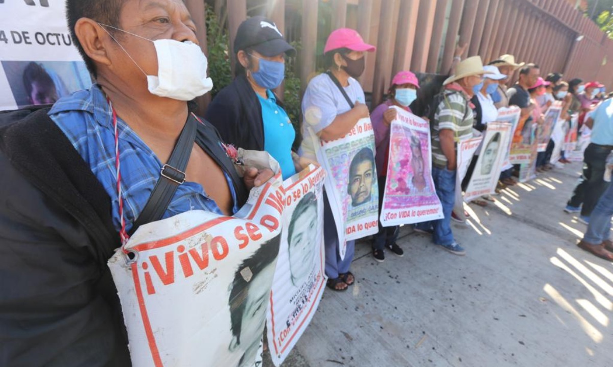 Los manifestantes realizan una jornada por el aniversario de la desparición de los 43 normalistas de Ayotzinapa. (Jorge Carballo)