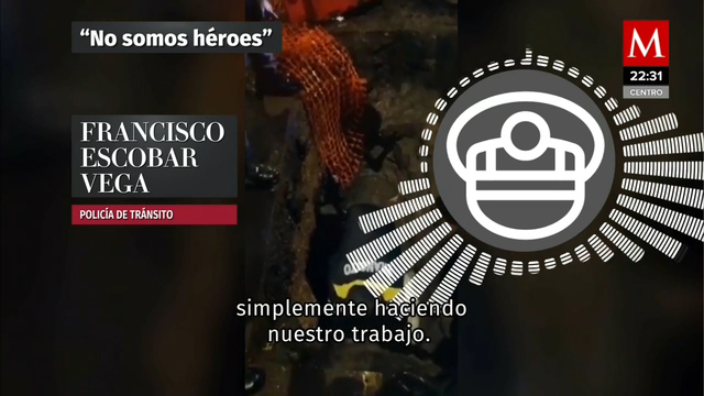 Policía de tránsito rescata a mujer que cayó a una zanja de obras en Cuauhtémoc
