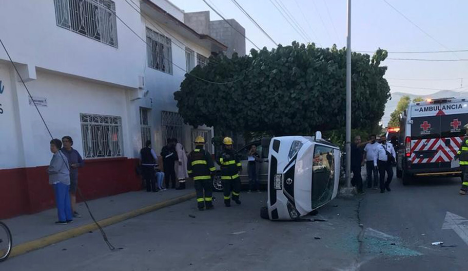 Volcadura en Torreón. (Notivox Digital)