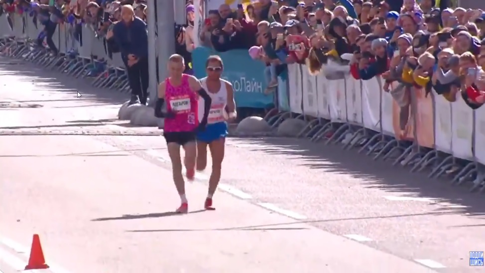 Yuri Chechun se burló del rival en Maratón de Moscú (Especial)