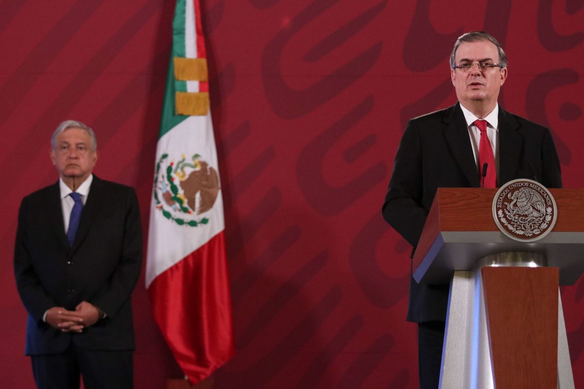El canciller Marcelo Ebrard junto al Presidente López Obrador en conferencia matutina. (Cuartoscuro)