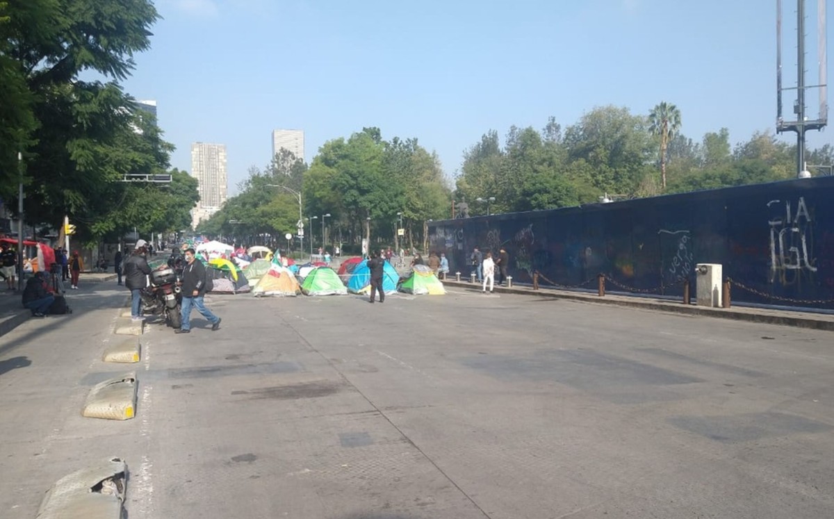 CdMx levanta cerco en avenida Juárez; permite paso de Frena al Zócalo