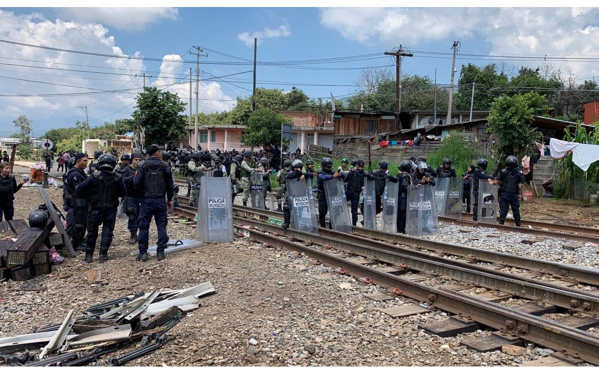 El choque tuvo lugar sobre las vías del tren en Caltzotzin. (Especial)