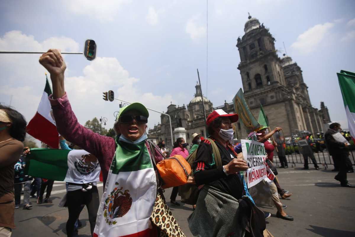 Los integrantes de Frena salieron de Avenida Juárez, frente a Bellas Artes./ Araceli López