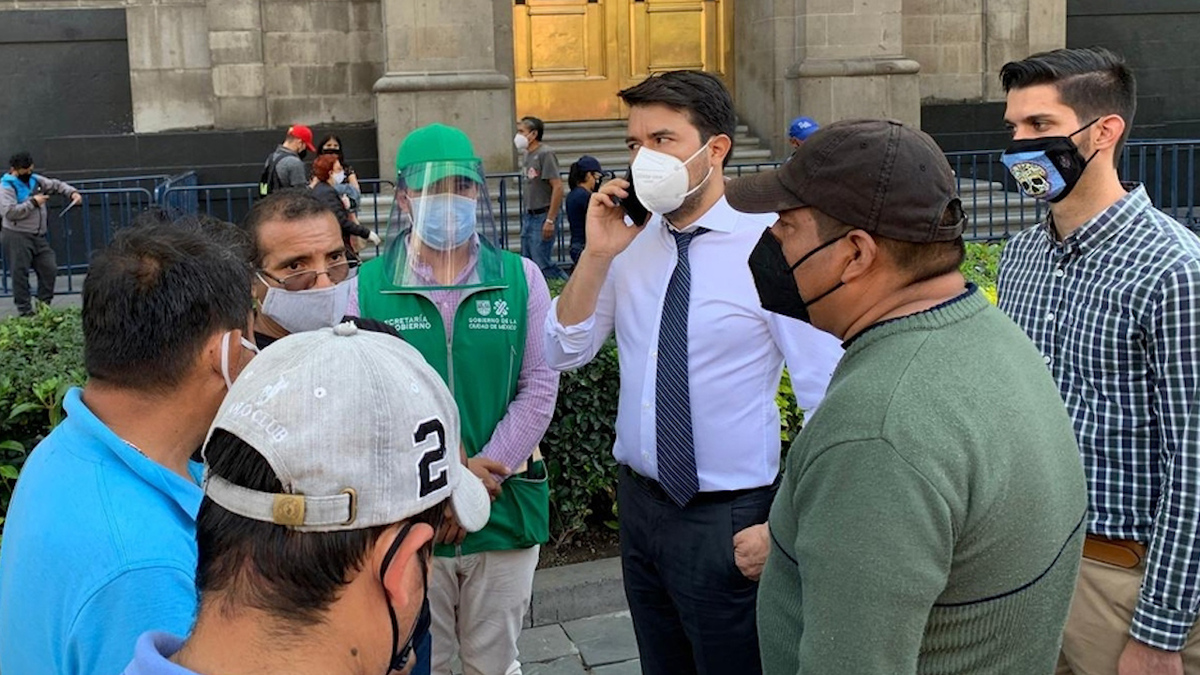 Padres de los 43 normalistas y FRENAAA compartirían Zócalo de CdMx