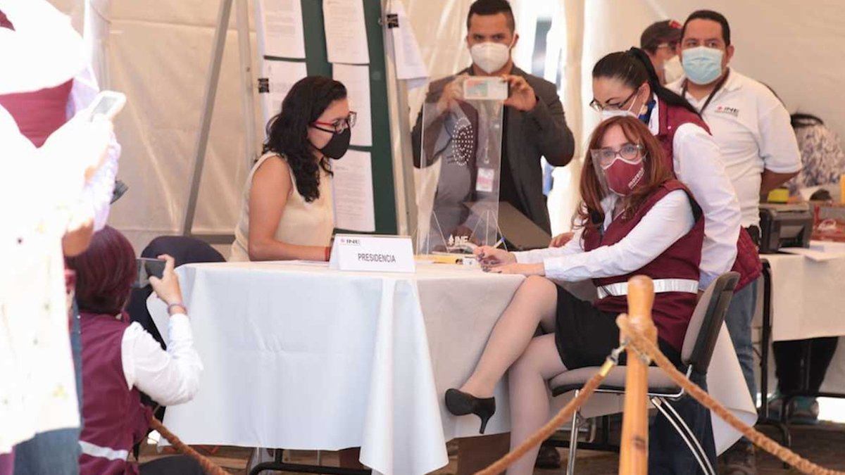 TEPJF valida candidatura de Yeidckol Polevnsky