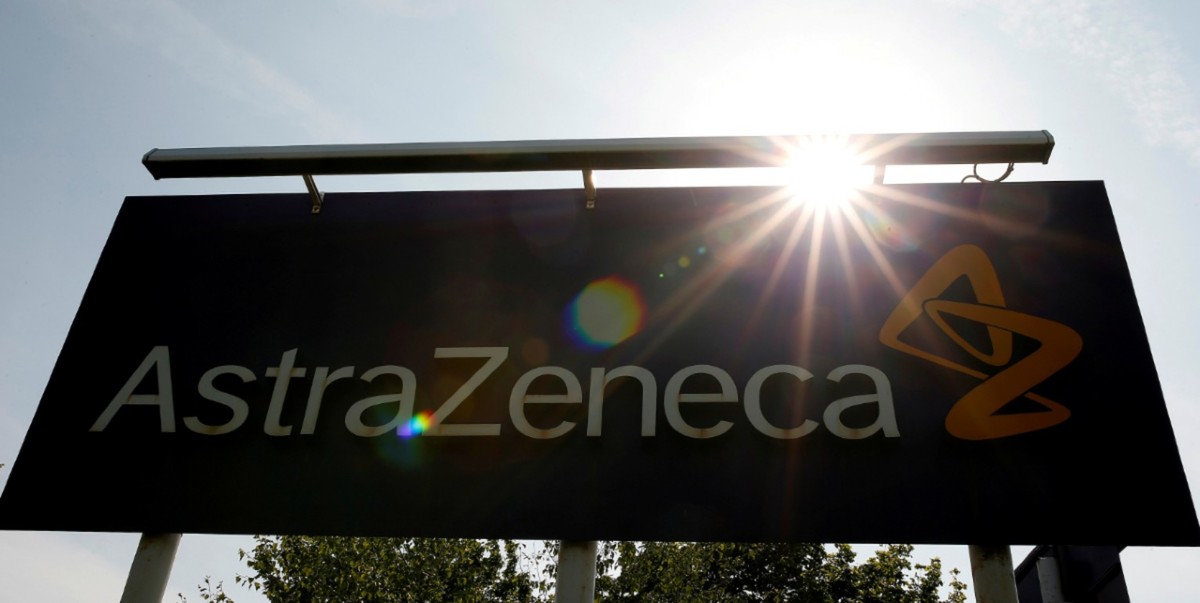 AstraZeneca contó con la aprobación en Reino Unido para reiniciar ensayos de vacuna. | Reuters