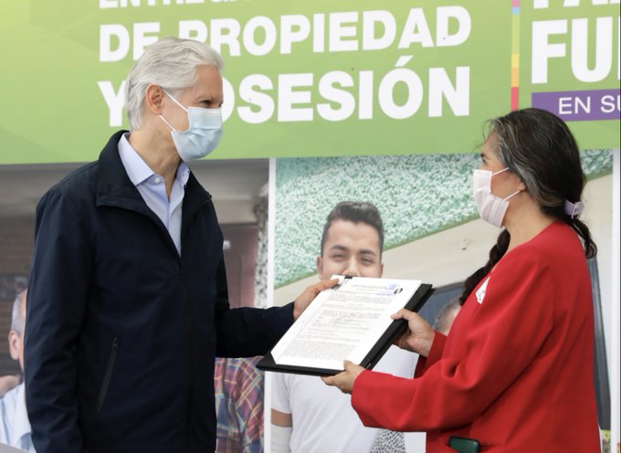 "No hay como contar con los papeles que validen y que acrediten la propiedad de sus hogares".