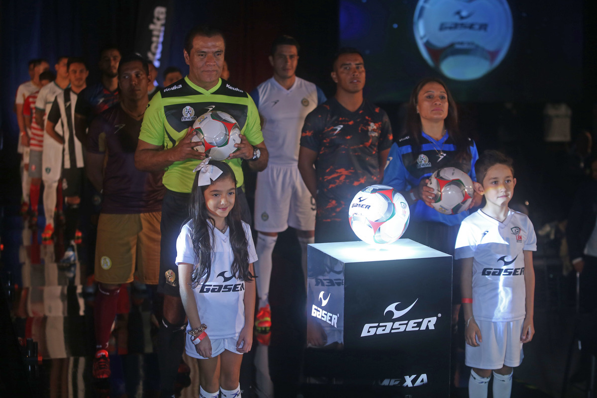 Presentan  balón "Mexa" de la Liga de Balompié. (Fernando Carranza)