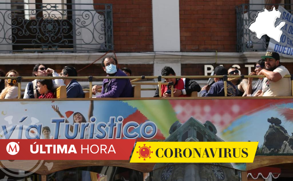 Camión turístico en Pachuca pide tomar las medidas sanitarias para evitar contagios. (Jorge Sánchez)