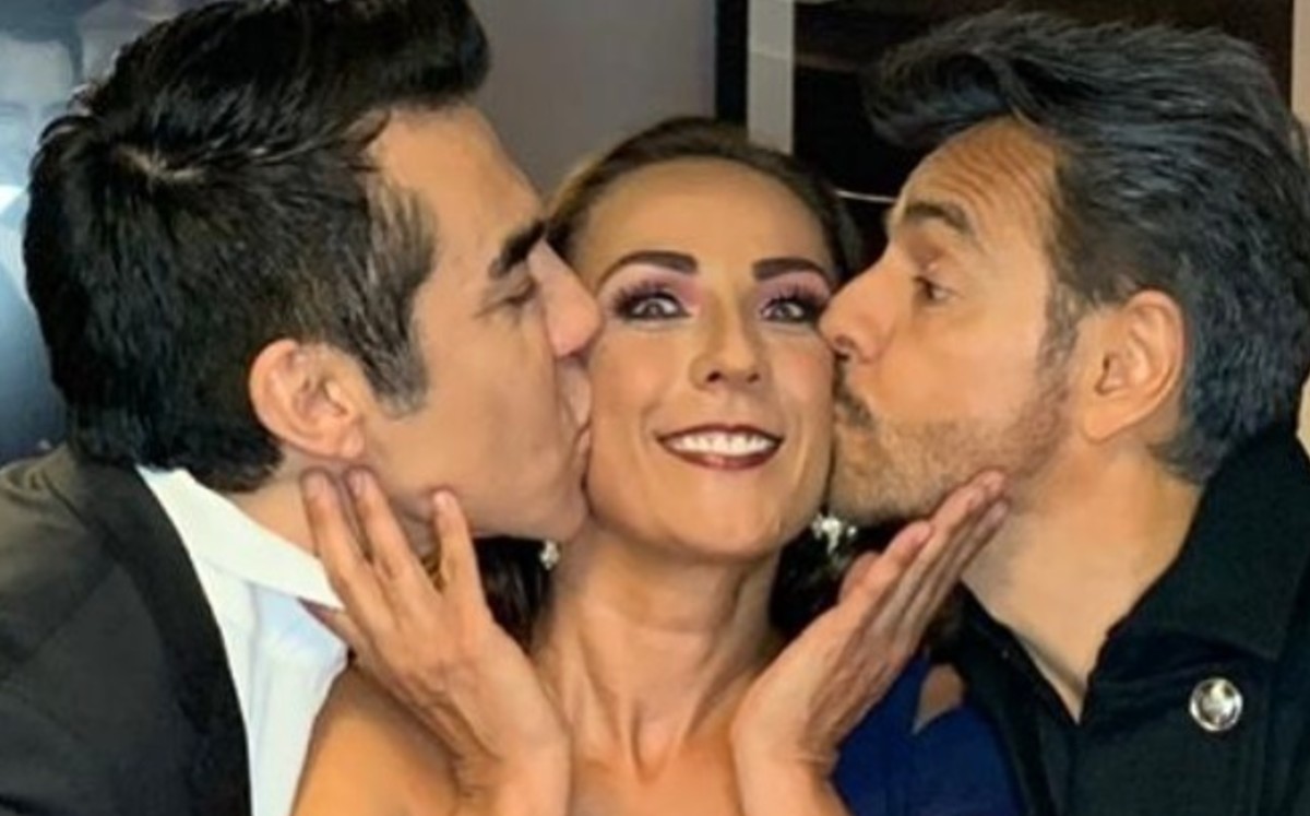 Consuelo Duval saluda de beso en la boca a  Adal Ramones y Adrián Uribe. (Instagram)